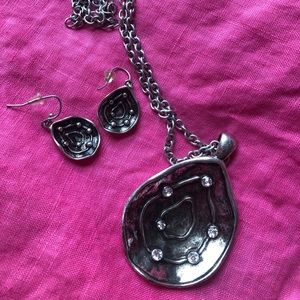 Premier Designs Necklace and earrings set